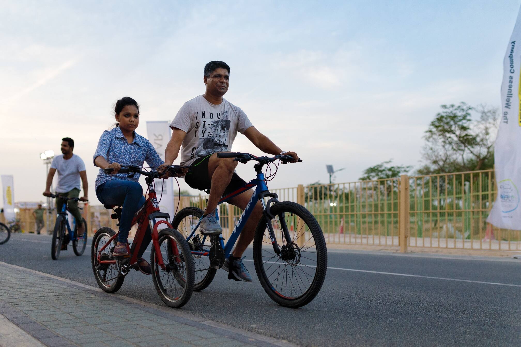 قيادة الدراجات الهوائية خلال تحدي دبي للياقة