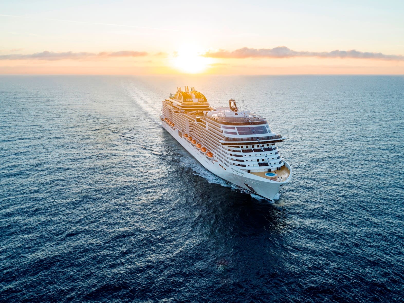 سفينة "إم إس سي فيرتوزا" ميناء راشد