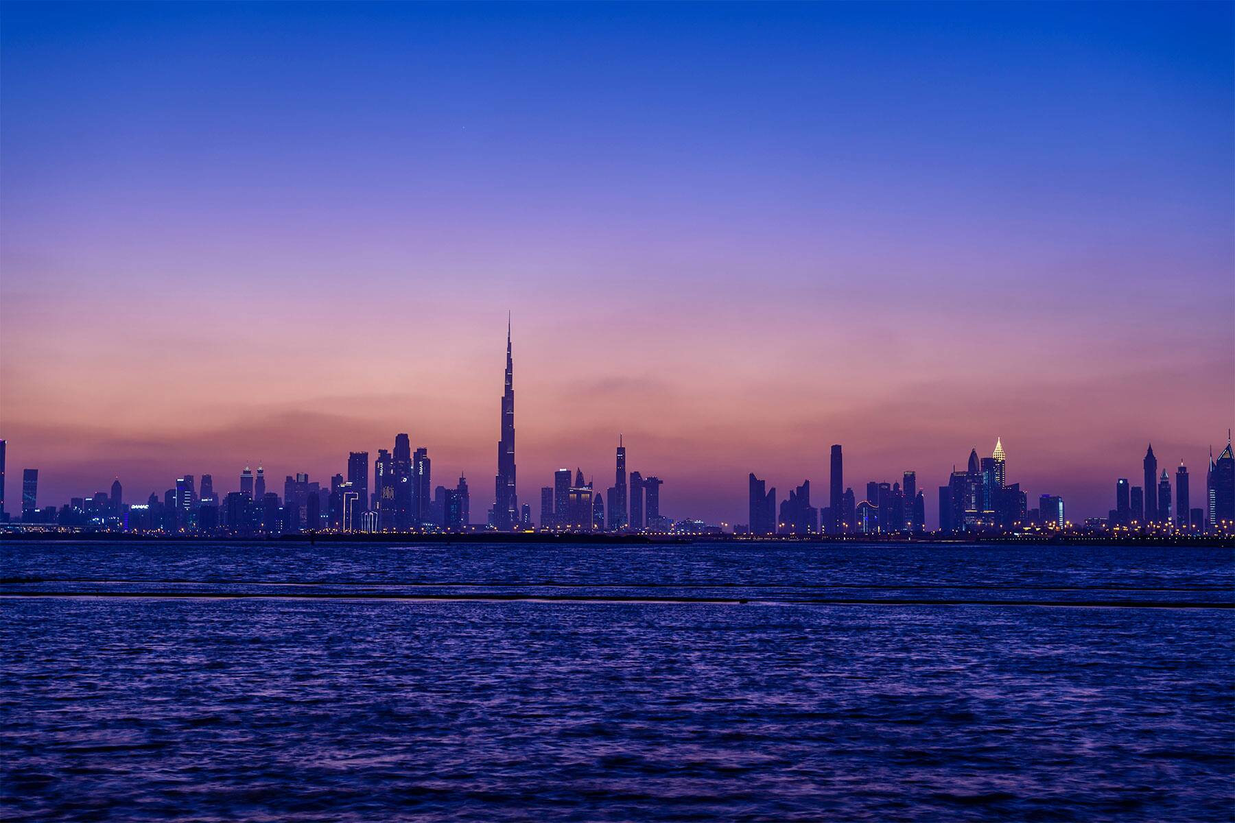 dtcm-dubai-tourism-performance-report-jun19-header-skyline-sub-sunset-small